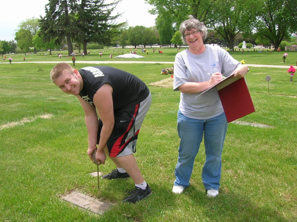Mem Day Volunteer 2